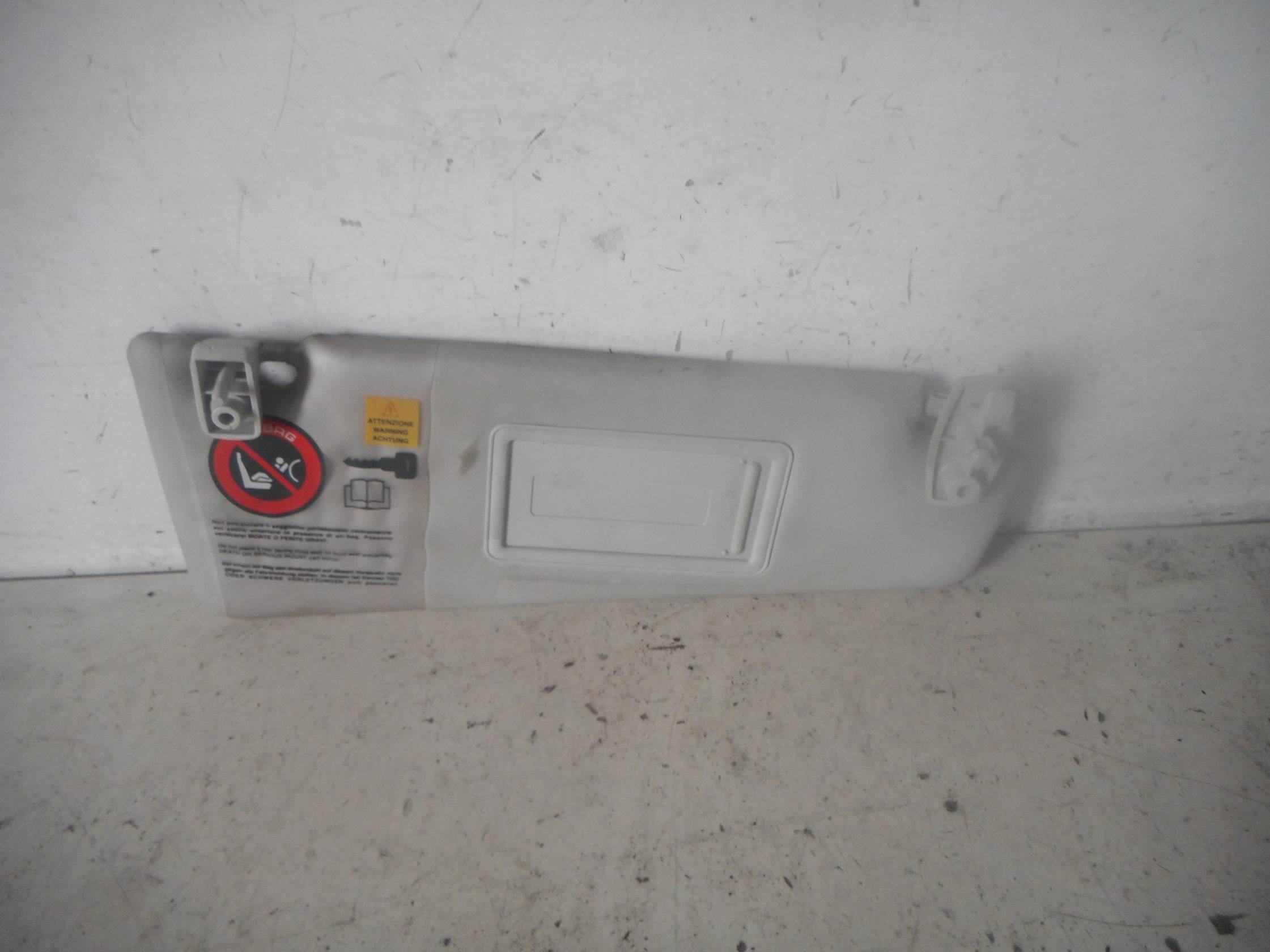 Aletta parasole parabrezza dx.